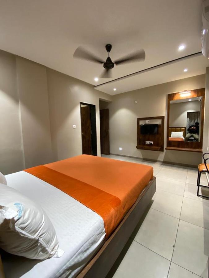 Hotel Vrindavan Deluxe Kolhapur Exteriör bild