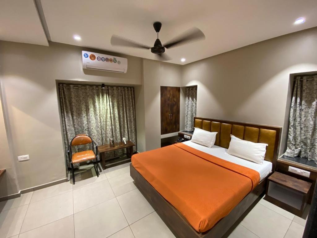 Hotel Vrindavan Deluxe Kolhapur Exteriör bild