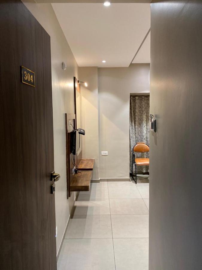 Hotel Vrindavan Deluxe Kolhapur Exteriör bild