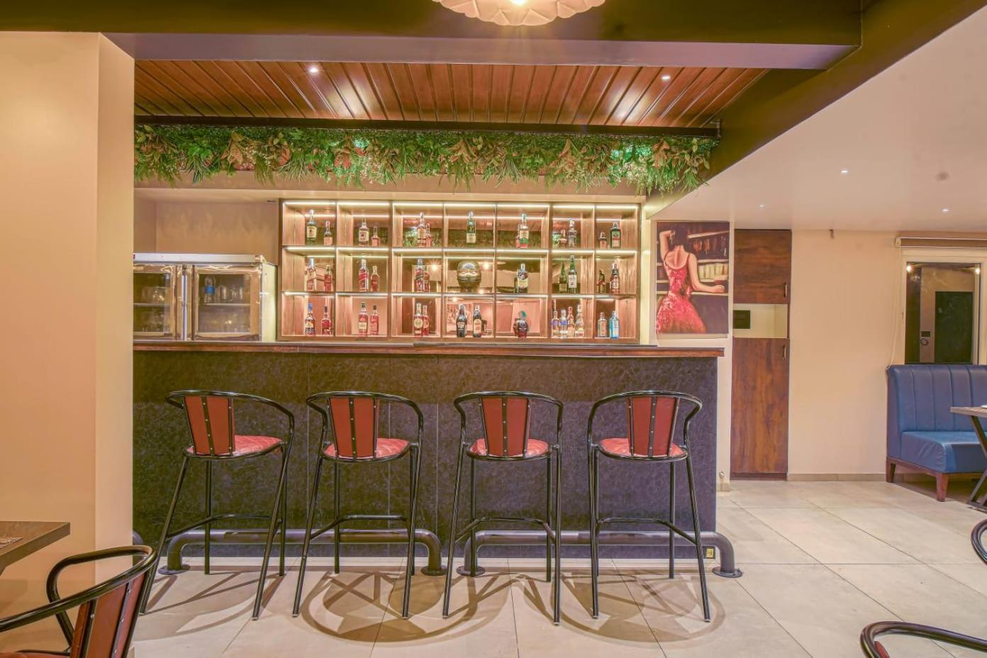 Hotel Vrindavan Deluxe Kolhapur Exteriör bild