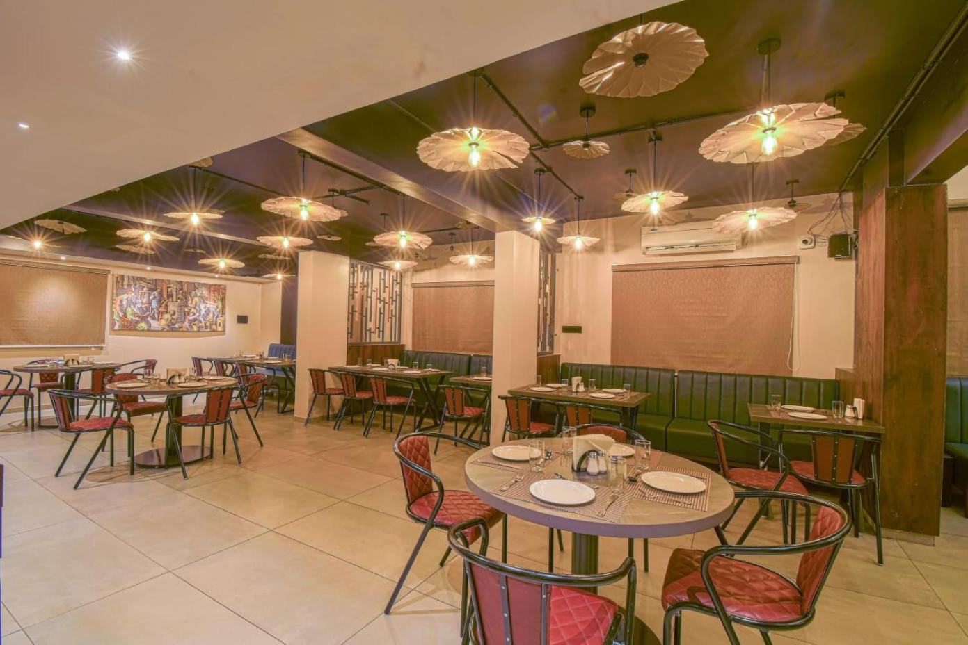 Hotel Vrindavan Deluxe Kolhapur Exteriör bild
