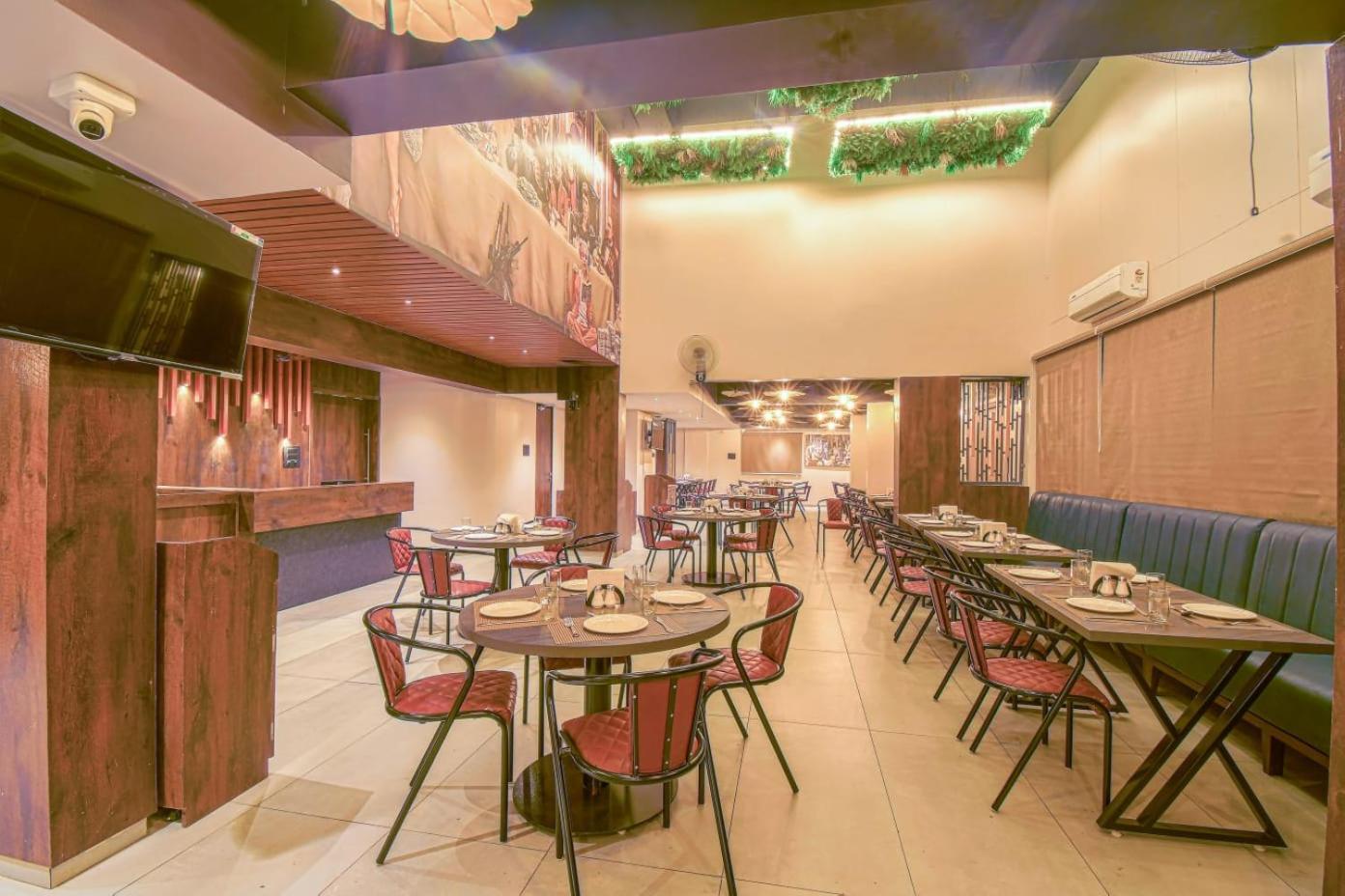 Hotel Vrindavan Deluxe Kolhapur Exteriör bild