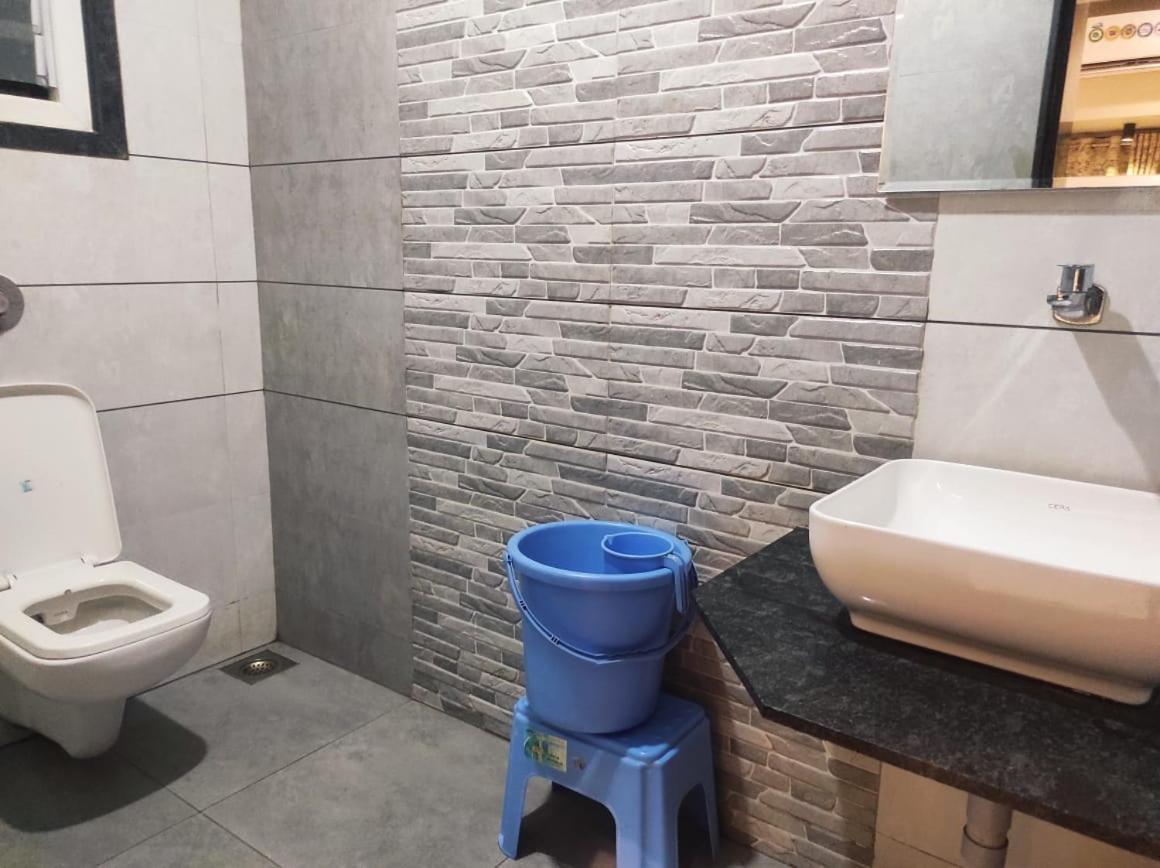 Hotel Vrindavan Deluxe Kolhapur Exteriör bild