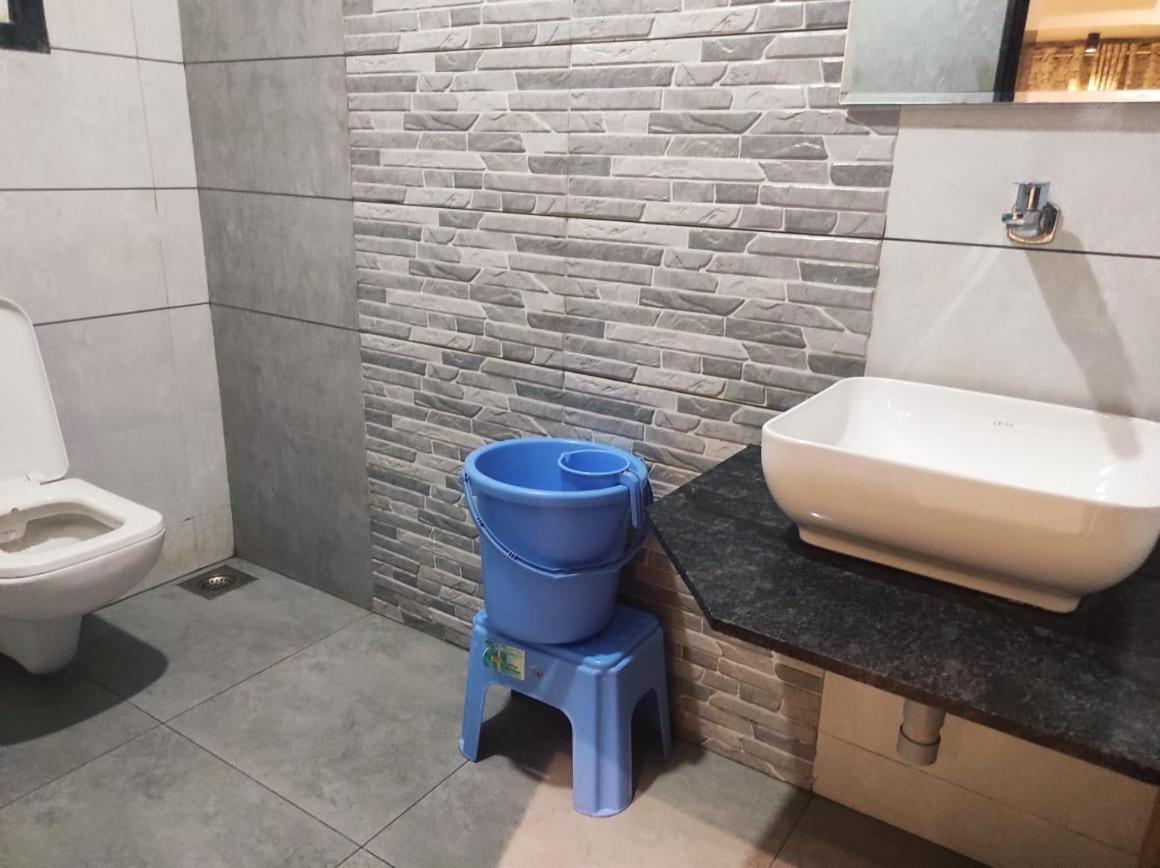 Hotel Vrindavan Deluxe Kolhapur Exteriör bild