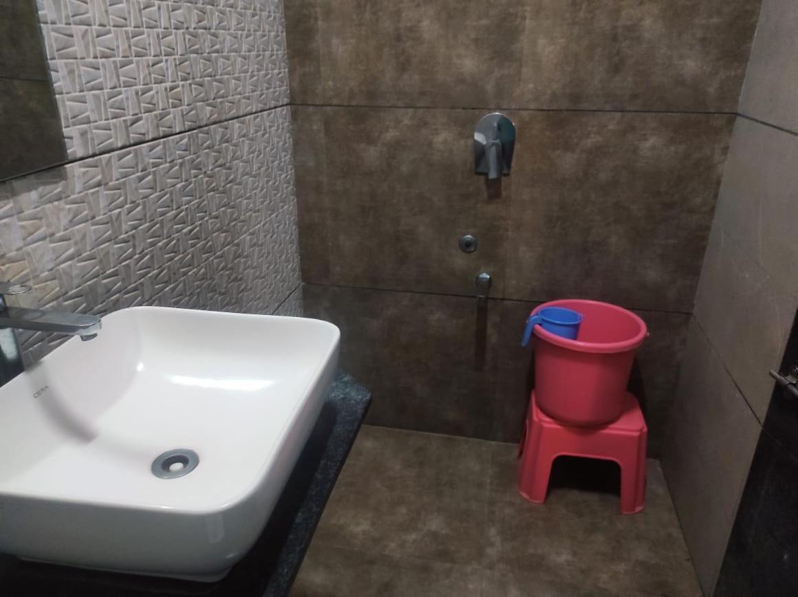 Hotel Vrindavan Deluxe Kolhapur Exteriör bild