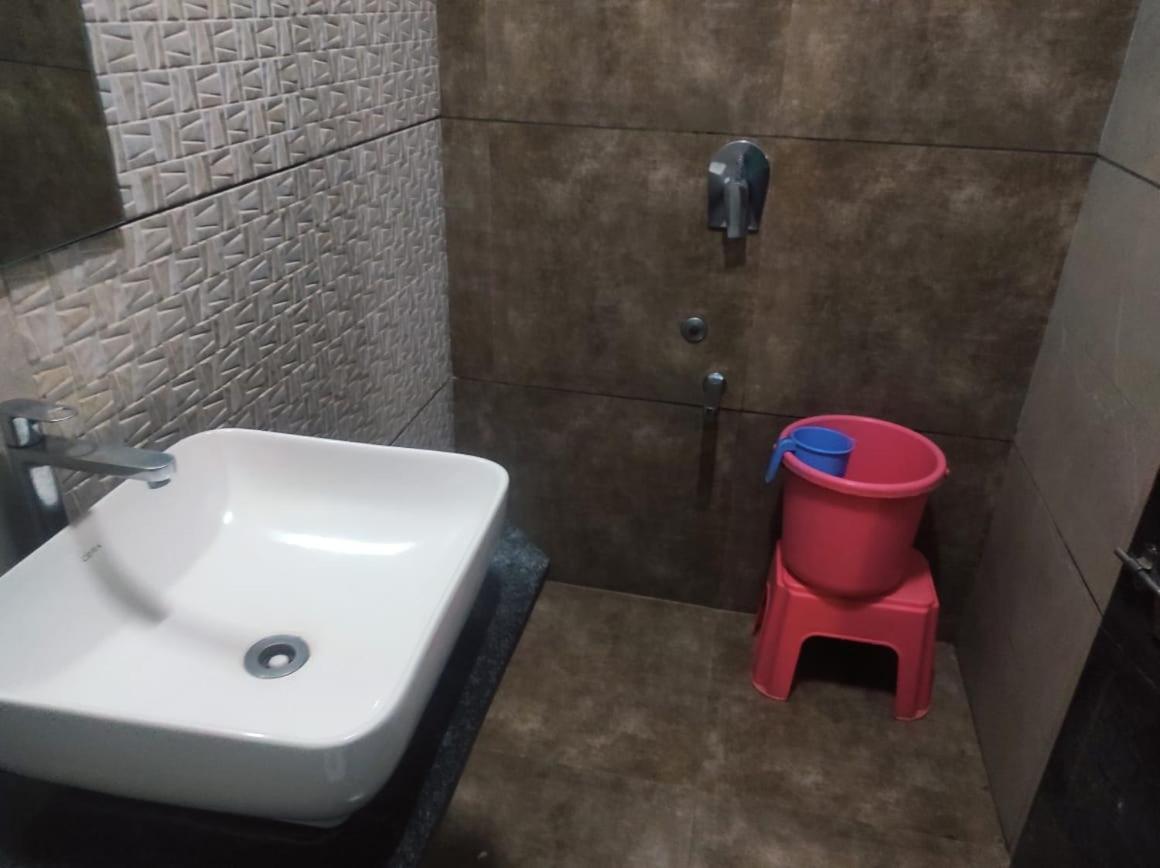 Hotel Vrindavan Deluxe Kolhapur Exteriör bild