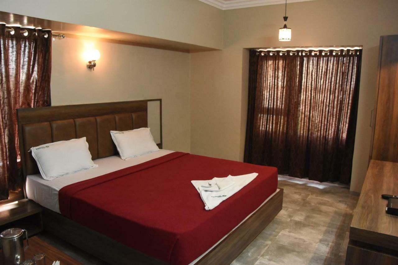 Hotel Vrindavan Deluxe Kolhapur Exteriör bild