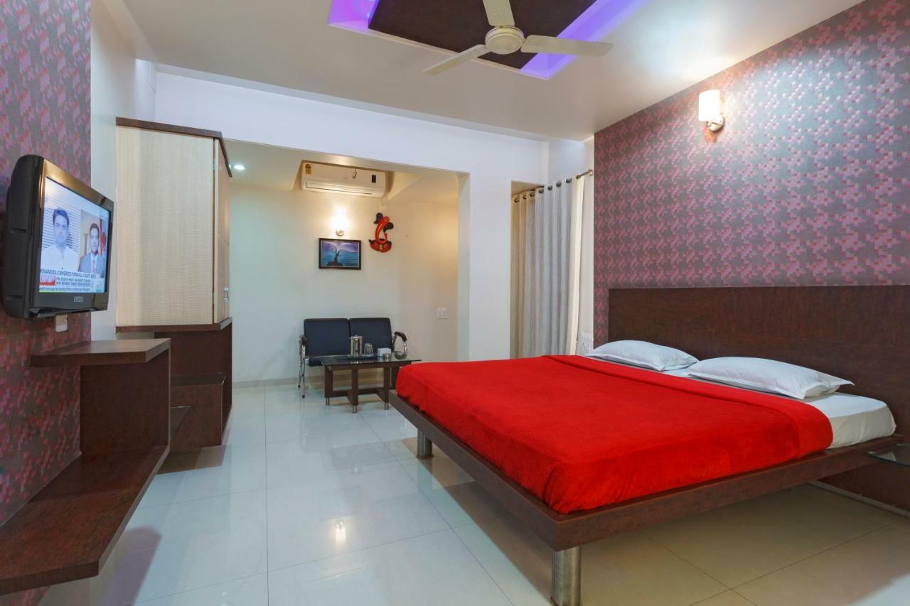 Hotel Vrindavan Deluxe Kolhapur Exteriör bild