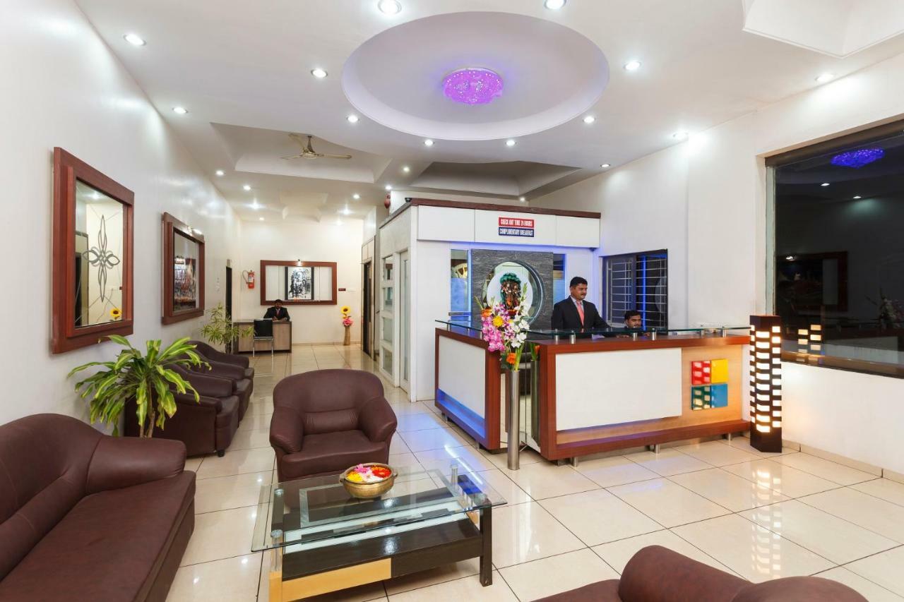 Hotel Vrindavan Deluxe Kolhapur Exteriör bild