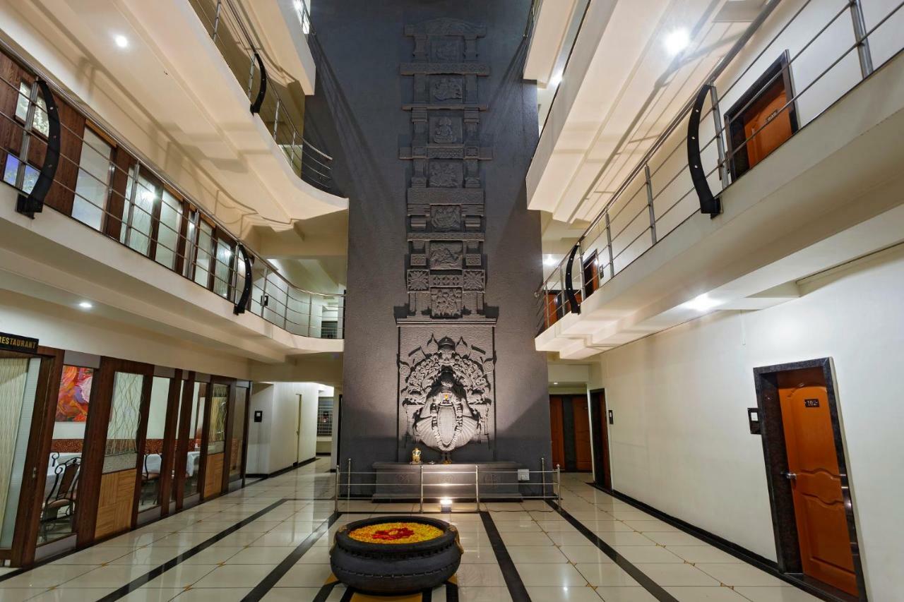 Hotel Vrindavan Deluxe Kolhapur Exteriör bild