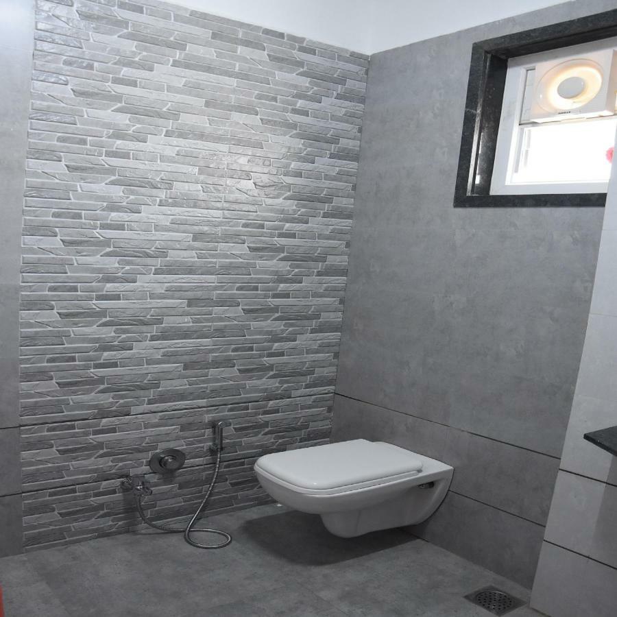 Hotel Vrindavan Deluxe Kolhapur Exteriör bild