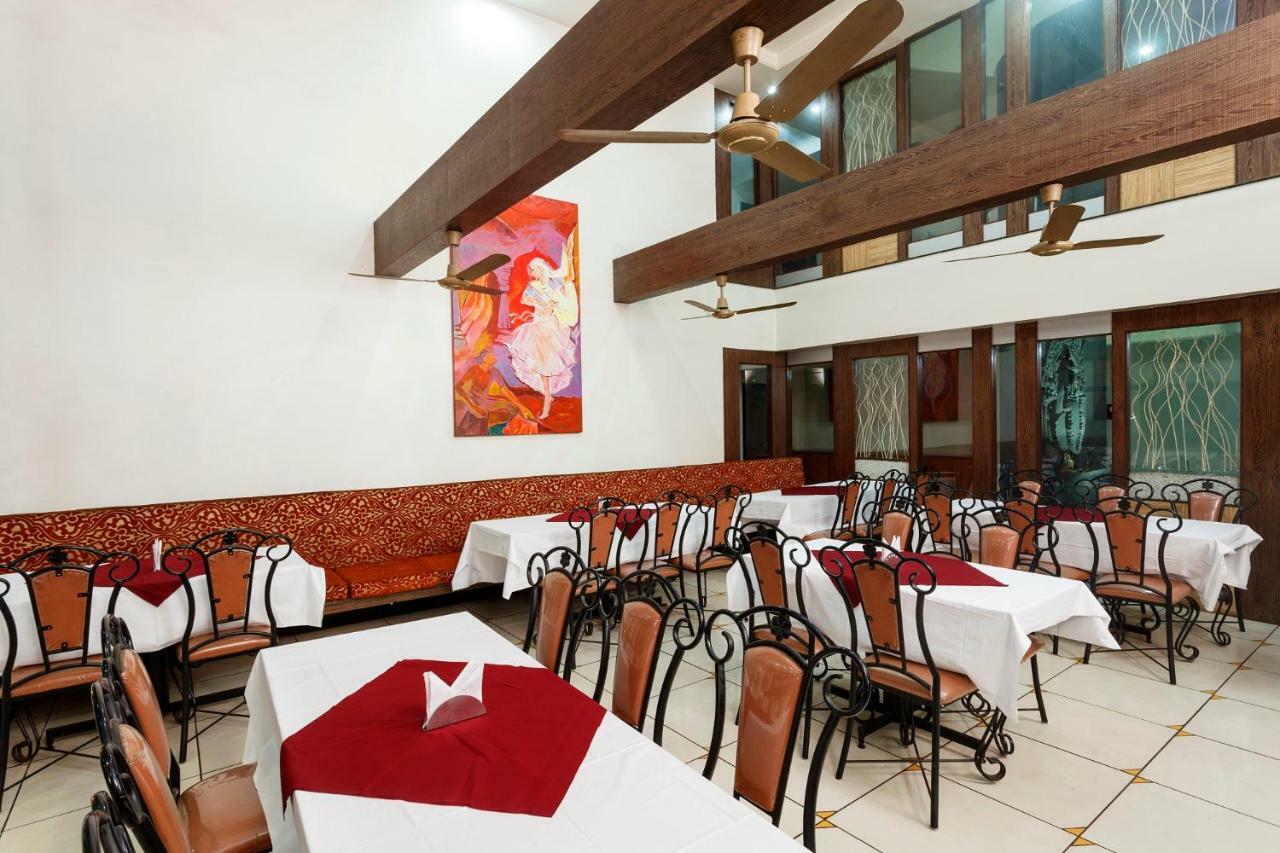 Hotel Vrindavan Deluxe Kolhapur Exteriör bild