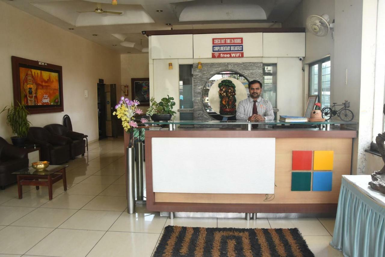 Hotel Vrindavan Deluxe Kolhapur Exteriör bild